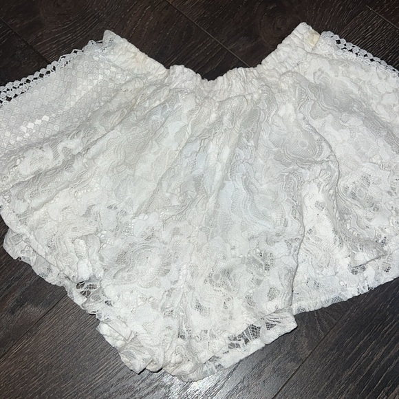 LF White Lace Shorts Size XS - Picture 8 of 8